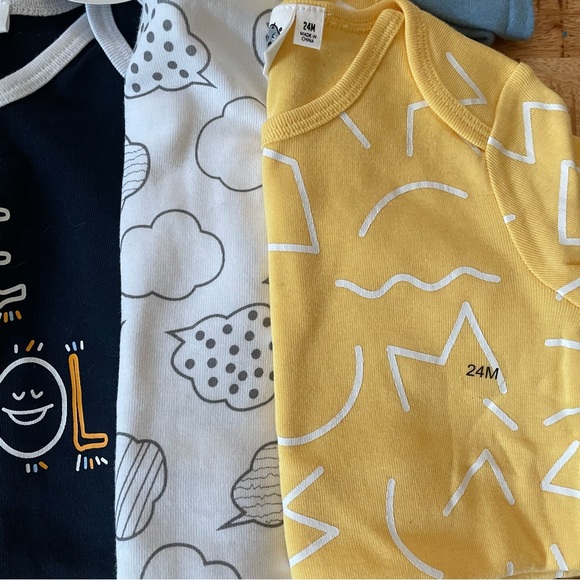 24m NWT bundle of short and one long sleeve onesies for baby boy - Picture 5 of 15